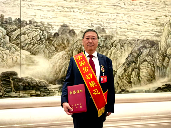 喜報(bào)！中國(guó)有研熊柏青榮獲“全國(guó)勞動(dòng)模范”稱號(hào)